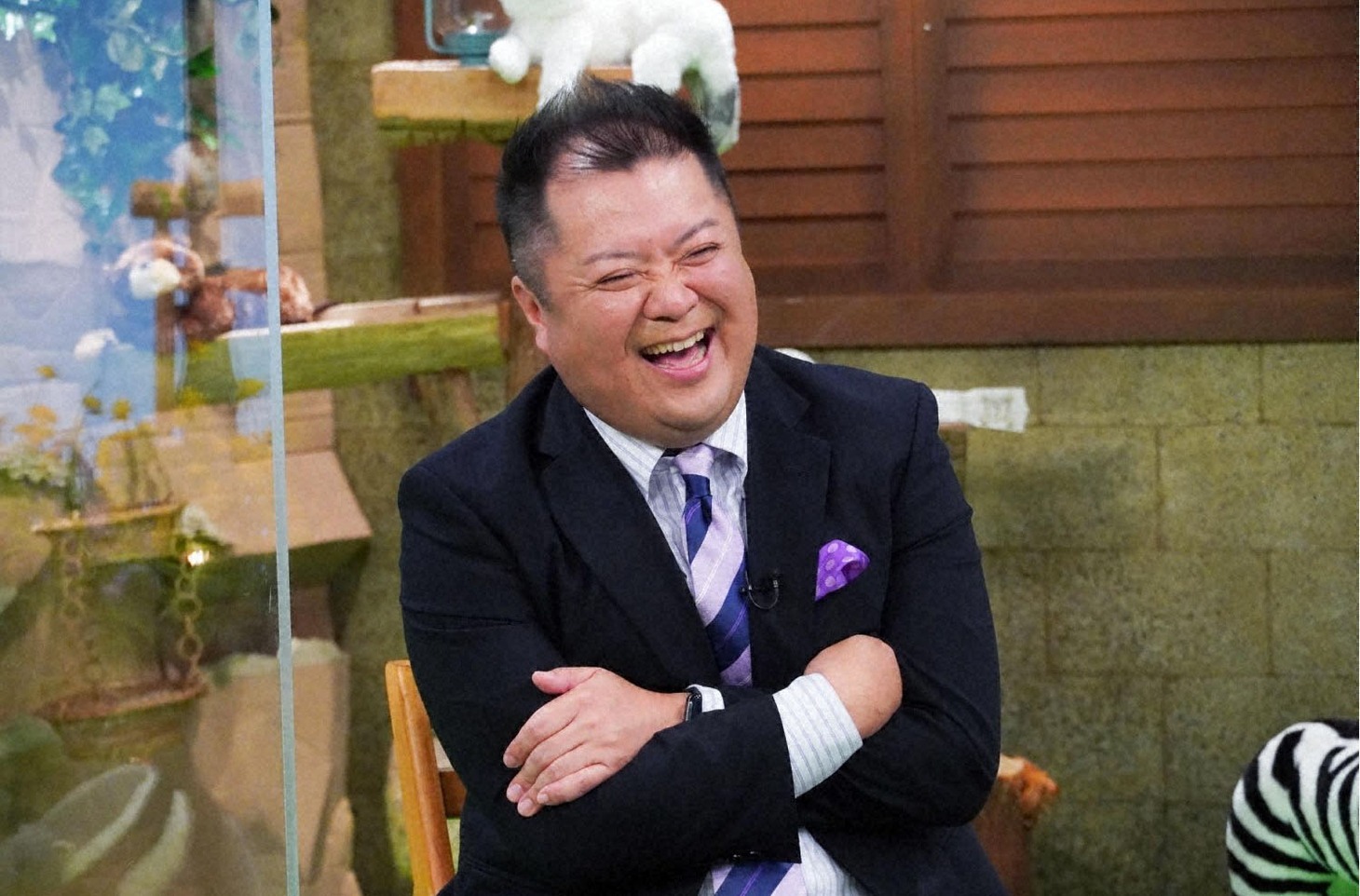 そこまでモフモフ好きではないブラックマヨネーズ小杉。