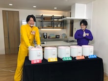 餅つき機を用いた検証に臨む、ぺこぱ。 (c)フジテレビ