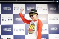 作家をイメージして帽子を被ってきたというBKB。