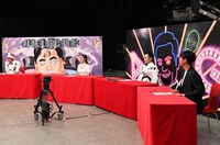 （左から）バイきんぐ小峠、谷まりあ、くりぃむしちゅー有田、東京03飯塚。(c)TBS