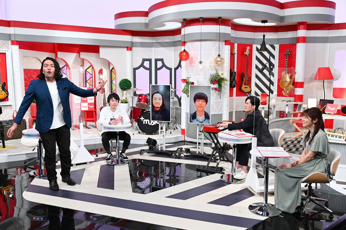 「+music」より。