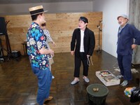 「霜降り明星のあてみなげ」のワンシーン。(c)静岡朝日テレビ