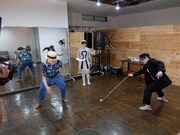 「霜降り明星のあてみなげ」のワンシーン。(c)静岡朝日テレビ