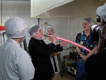 「霜降り明星のあてみなげ」のワンシーン。(c)静岡朝日テレビ