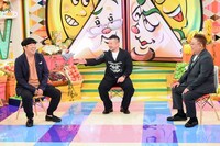 （左から）バナナマン日村、ケンドーコバヤシ、サンドウィッチマン伊達。(c)TBS