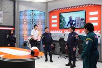 （左から）3時のヒロイン福田、かまいたち、サンドウィッチマン。