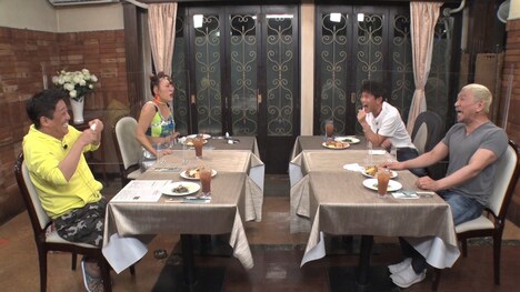 （左から）坂上忍、フワちゃん、ダウンタウン。(c)フジテレビ