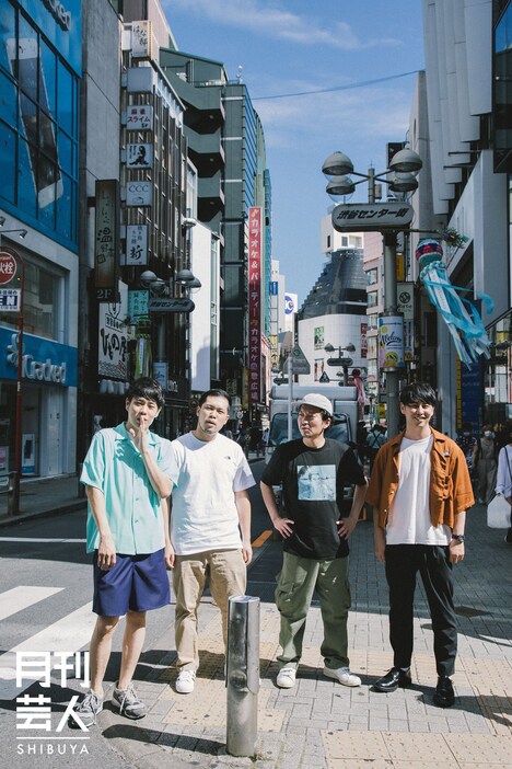 令和ロマン（左2人）とニューヨーク（右2人）。