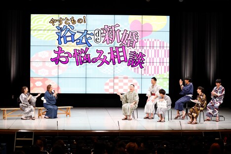 （左から）MCの海原やすよ ともこ、ミルクボーイ、祇園、さや香。