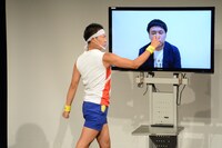 「ノーセンスうちでボケよう」の様子。