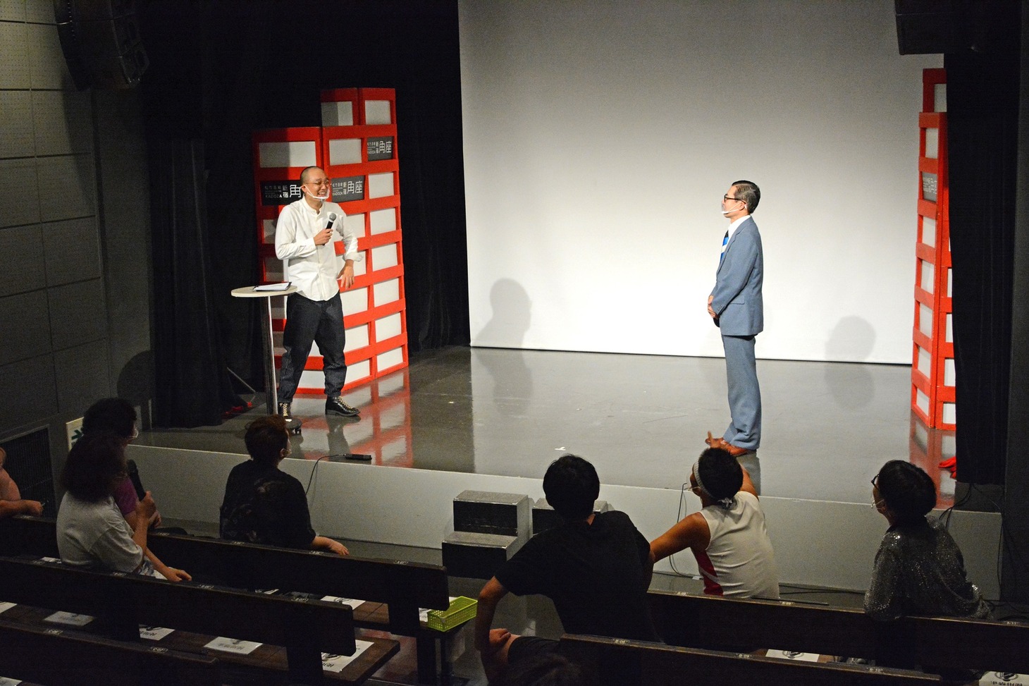 まるでトークショーをしているかのようになってしまった（左から）みなみかわ、イワイガワ・岩井ジョニ男。