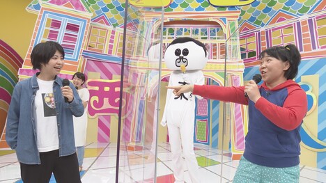 (手前左から)Aマッソ加納、はなしょー・はな。