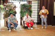 笑福亭鶴瓶（中央）とサンドウィッチマン。