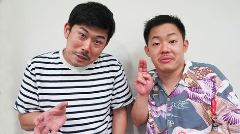 左から岡野陽一、ザ・マミィ酒井。