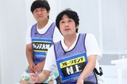 フルーツポンチ村上とチャンス大城（後方）。(c)関西テレビ