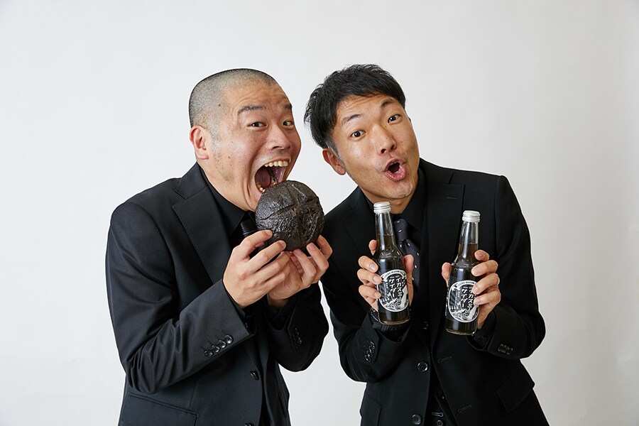 アキナ「BLACK CAMPAIGN」で黒い商品をPR