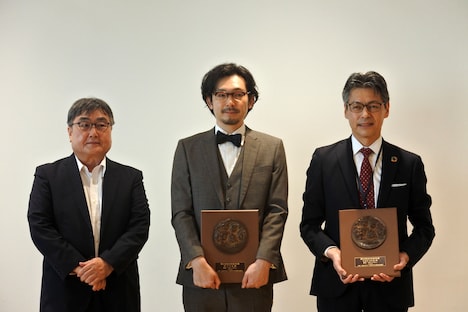 「第25回日本絵本賞」の贈呈式の様子。