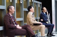 ネタを鑑賞するレギュラー陣。