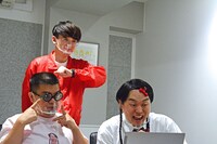 オンラインでファンと交流する如月マロンたち。