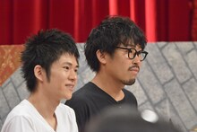 左からヤマサキセイヤ、ヨコタシンノスケ（キュウソネコカミ）。 (c)読売テレビ