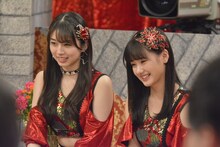 左から牧野真莉愛、横山玲奈（モーニング娘。'20）。 (c)読売テレビ