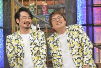 左から小田井涼平、酒井一圭。(c)読売テレビ