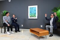 左からナインティナイン、タモリ。(c)日本テレビ