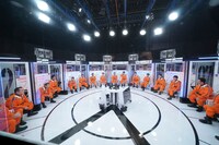 「カラフル ～笑いの力で77億再生～」より。