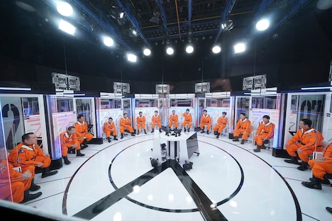 「カラフル ～笑いの力で77億再生～」より。