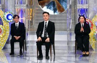 左から中村逸郎、学天即・奥田、3時のヒロイン・ゆめっち。