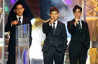 都市伝説テラーとして登場する四千頭身。