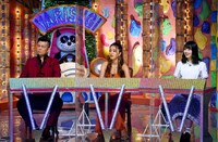 左から、ゲストの的場浩司、池田美優、 渡邉美穂（日向坂46）。