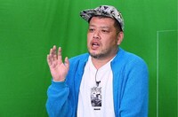 司会の野性爆弾くっきー！。