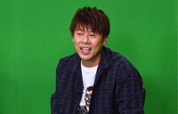 司会の野性爆弾ロッシー。