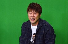 司会の野性爆弾ロッシー。