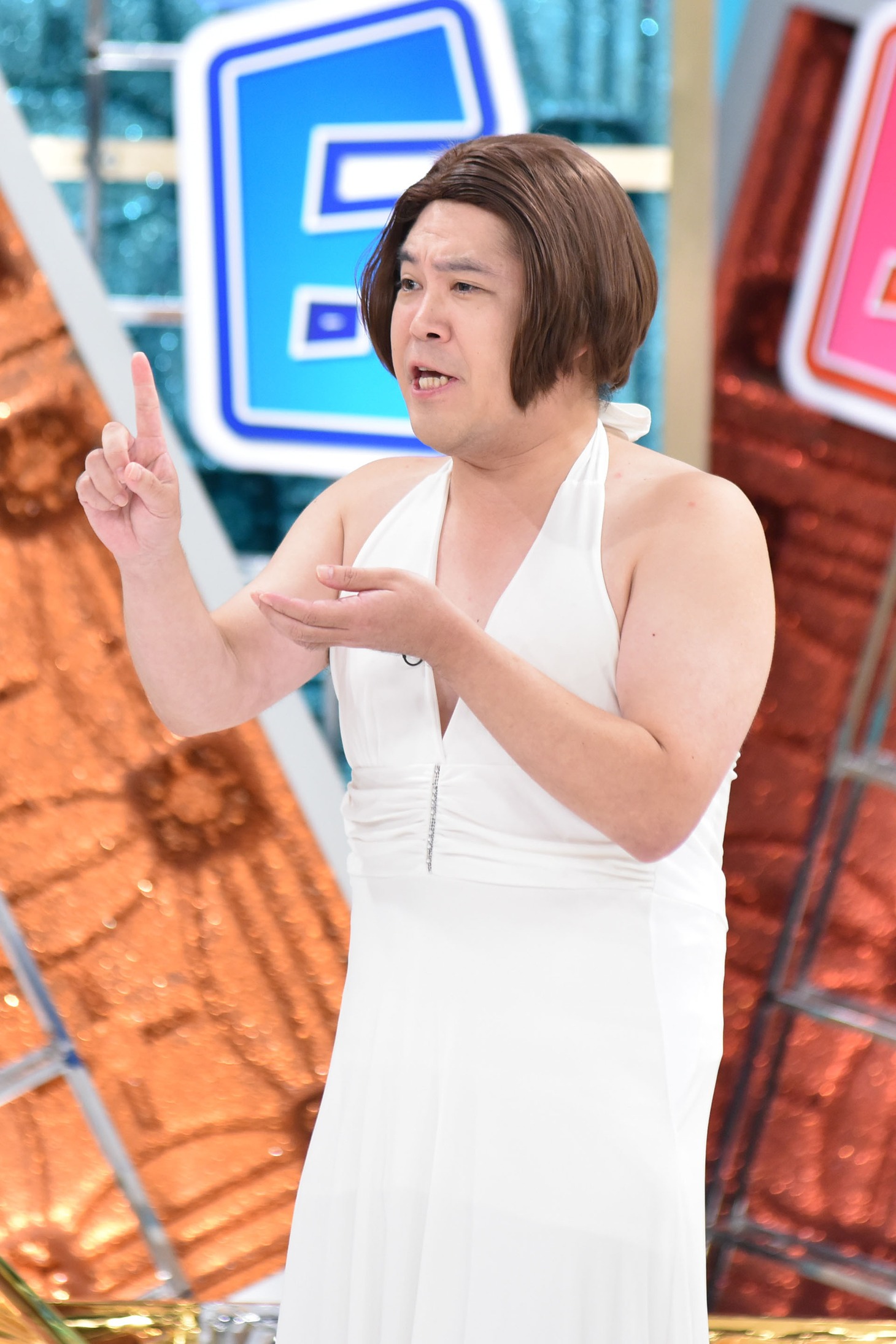 IKKOモノマネに挑戦するタカアンドトシ・タカ。