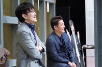 左から土田晃之、スピードワゴン井戸田。