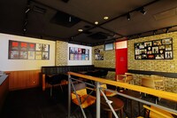 アインシュタインの“店内ジャック”が実施された花のれんタリーズコーヒー なんばグランド花月店の店内。