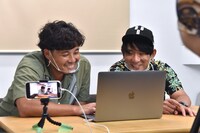 Wikipediaに掲載されている自身の項目を読んでいくアルコ＆ピース。