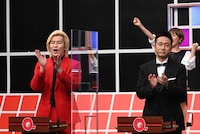 （手前左から）メイプル超合金カズレーザー、ロザン宇治原。(c)テレビ朝日