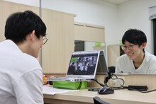 ロングコートダディ堂前