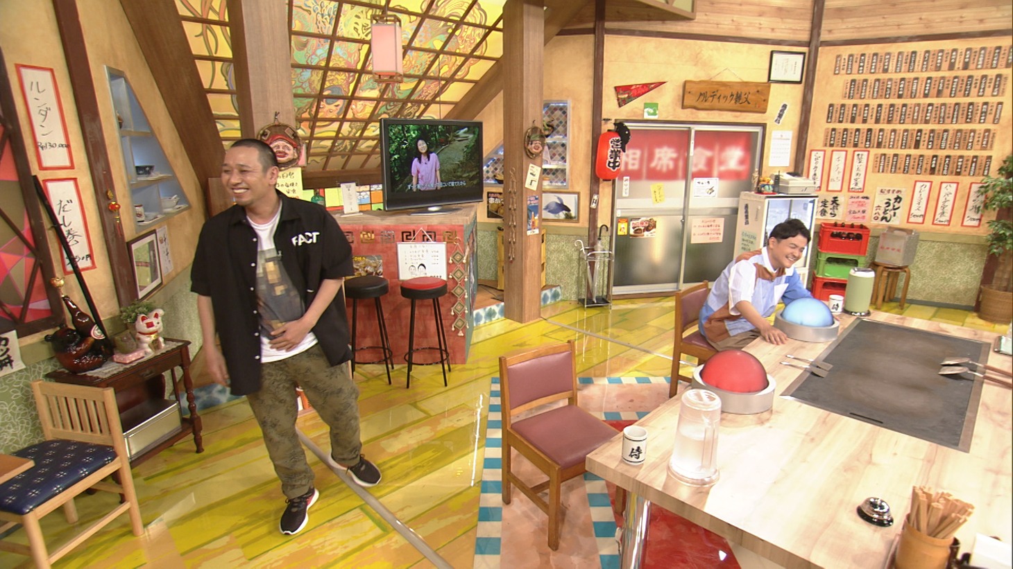 千鳥が出演する「相席食堂」のワンシーン。(c)ABCテレビ