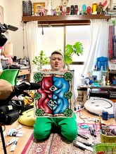 「お笑いの日」公式Tシャツのデザインを手掛ける野性爆弾くっきー！。(c)TBS