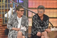 左から小沢和義、小沢仁志。(c)読売テレビ