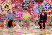 （左から）かまいたち、蛍原徹。(c)テレビ朝日