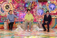 （左から）かまいたち、蛍原徹。(c)テレビ朝日