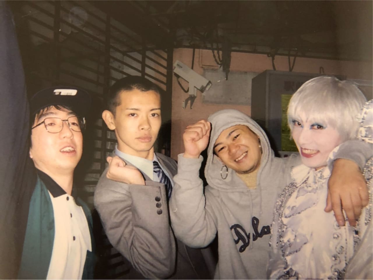 24歳頃のモダンタイムスとマヂカルラブリー・野田クリスタル（左から2人目）、ゴー☆ジャス（右端）。