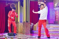 ネタを披露するさや香。