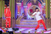 ネタを披露するさや香。