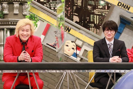 （左から）カズレーザー、神木隆之介。(c)フジテレビ